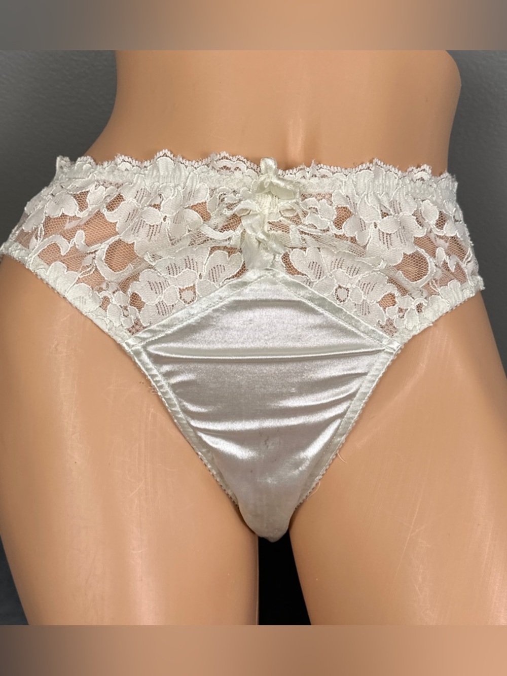 Vintage Victoria's Secret Second Skin Satin Panties Size 7 Large Brief Panty Bow